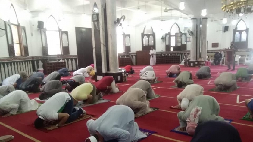 التزام المصلين فى كفر الشيخ فى اول ايام فتح المساجد