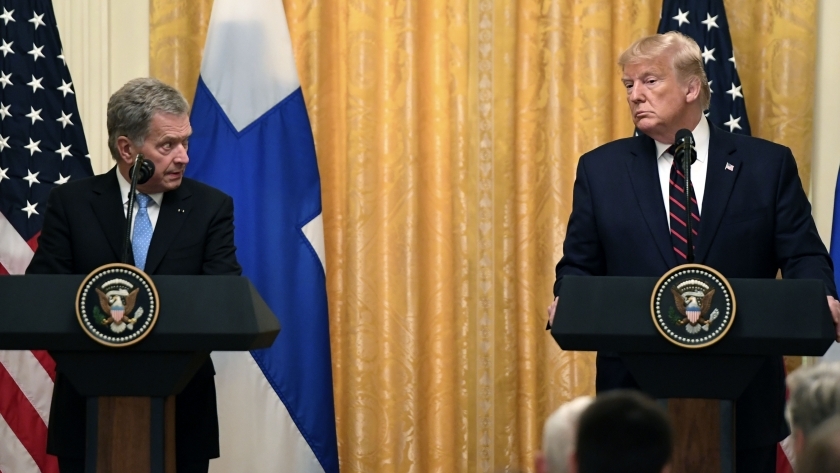 الرئيس الأمريكي دونالد ترامب في مؤتمر صحفي مشترك مع نظيره الفنلندي ساولي نينيستو
