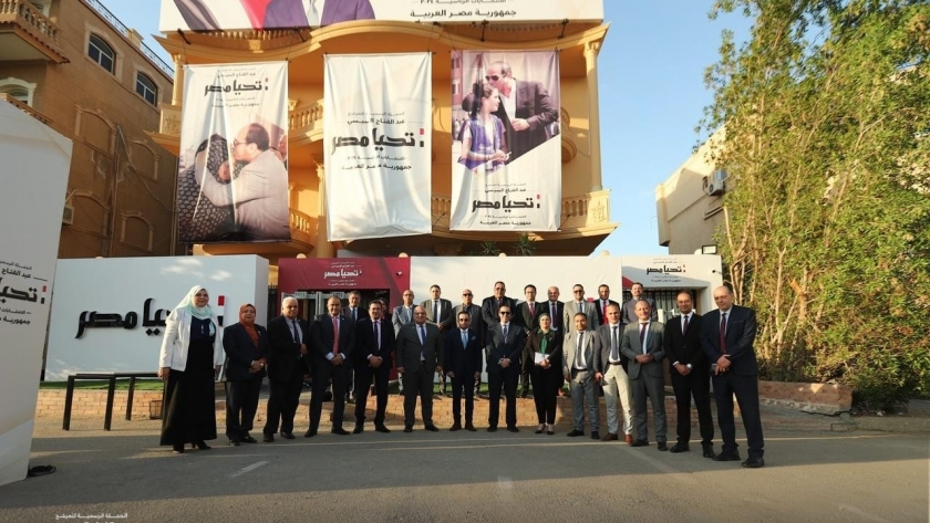 حملة المرشح الرئاسي عبدالفتاح السيسي تستقبل وفد «العامة للبنوك»