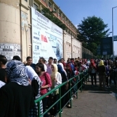 أزدحام الطلاب على أبواب جامعة عين شمس