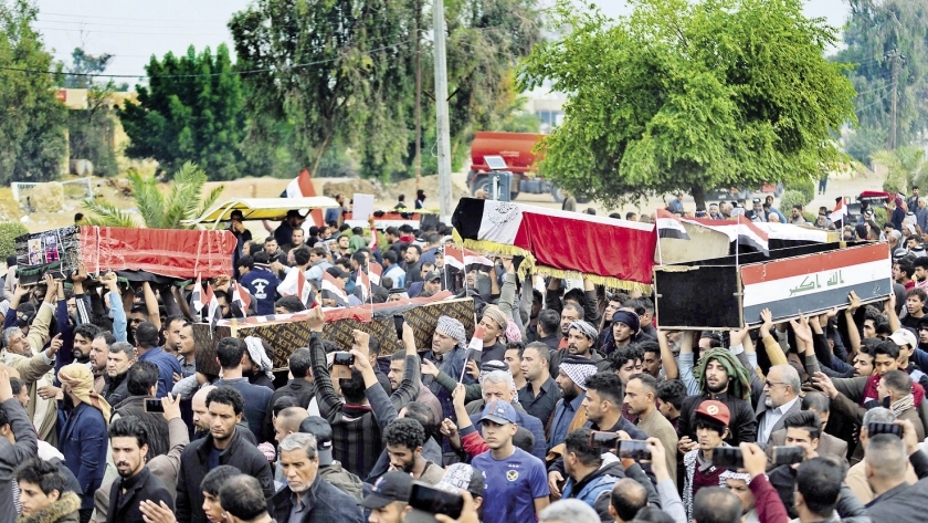 عراقيون يشيعون جثامين ضحايا المظاهرات