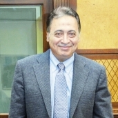الدكتور أحمد عماد وزير الصحة