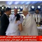 الفاتيكان يصلي لعروسين