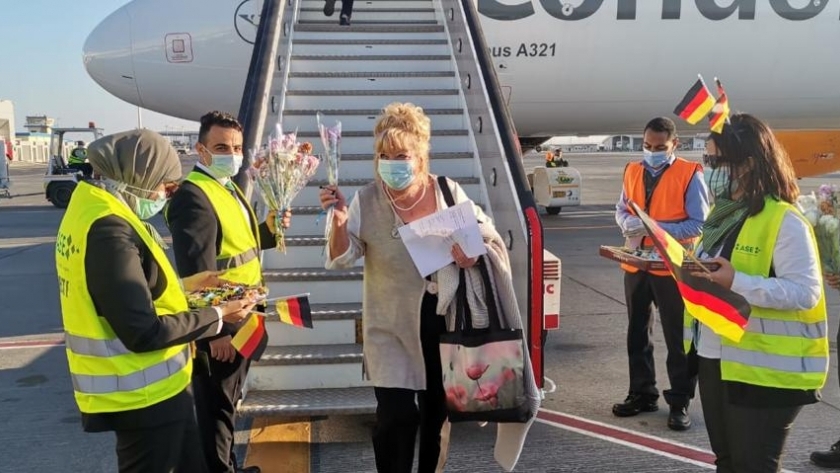 الخطوط الجوية الليبية تعلن : بدء تسيير رحلاتها من مطار بنينا الدولي بمدينة بنغازي إلى مطار برج العرب الدولي بالاسكندرية