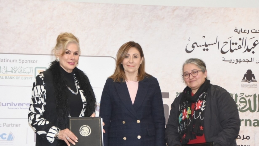 الدكتورة نيفين الكيلاني وزيرة الثقافة خلال وقائع الإعلان