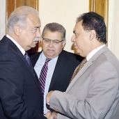 «إسماعيل وعماد والشيحى» خلال اجتماع الوزراء أمس