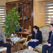محافظ أسوان يلتقي وفد السفارة الصينية