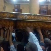 صلاة الجنازة علي 7 شهداء بدير الأنبا صموئيل