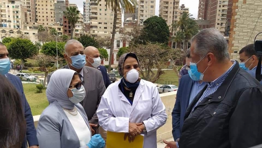 وزيرة الصحة فى مستشفى حميات الإسكندرية
