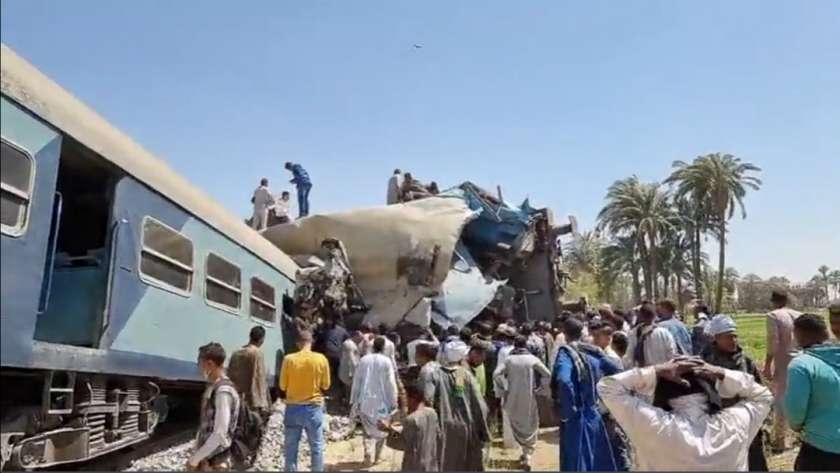 حادث تصادم قطارين بمركز طهطا بسوهاج