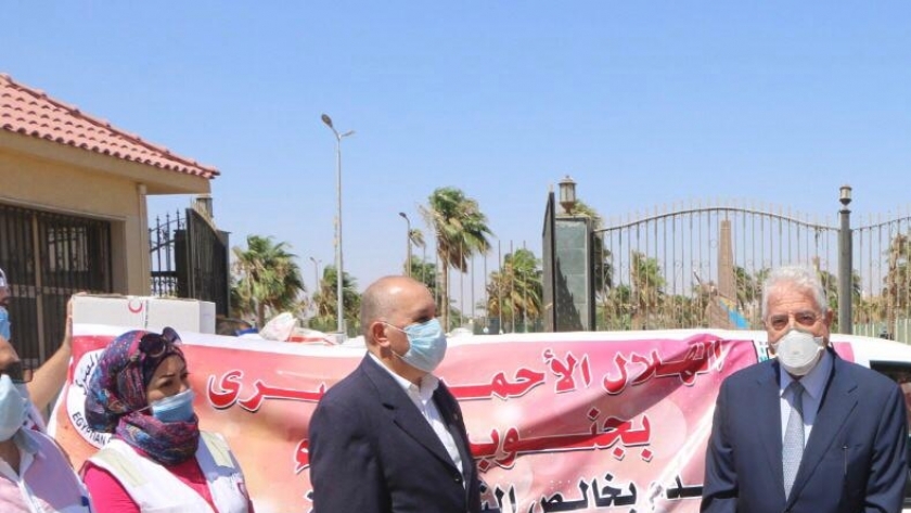 الهلال الاحمر يدعم مؤسسات العزل الطبي بجنوب سيناء