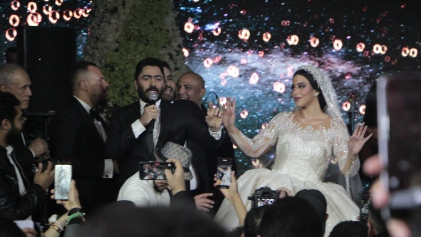 تامر حسني يشعل حفل زفاف ابنة ماجد المصري