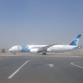 وزير الطيران يهنئ العاملين بمصر للطيران بإستلام أولى طائرات الدريملاينر B787-9