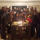 أسرة مسلسل "شطرنج" تحتفل بعيد ميلاد ندى عادل