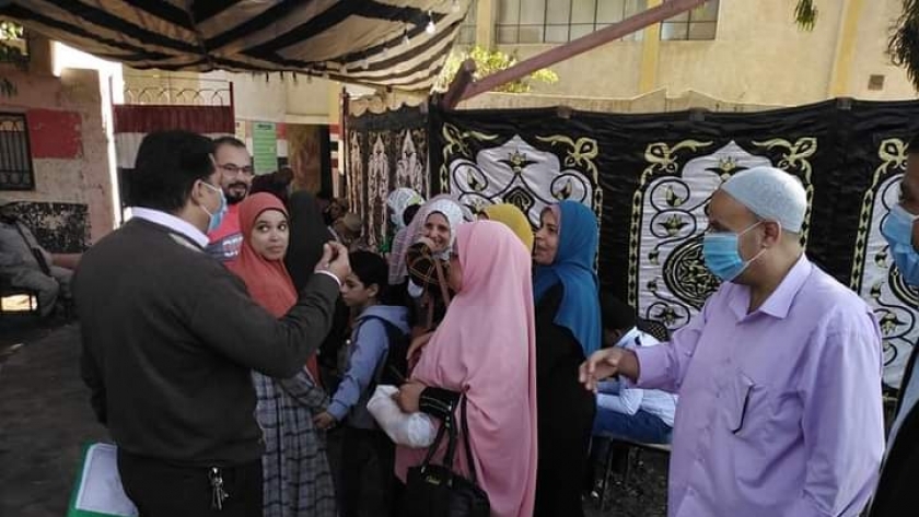 إقبال المواطنين على لجان الانتخابات في المنوفية