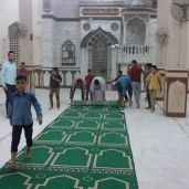فرش أحد المساجد بدمياط