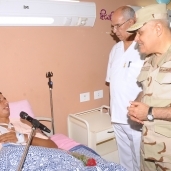 بالصور| صبحي وحجازي يزوران مصابي القوات المسلحة بالمستشفيات العسكرية