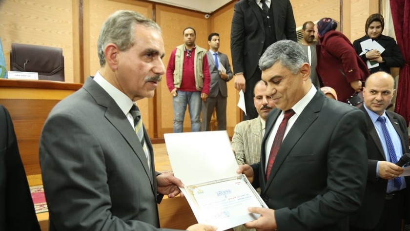 محافظ كفر الشيخ يكرم المتميزين بالمجلس التنفيذي الأول للعام 2020  