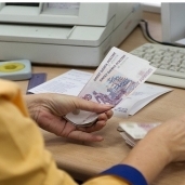 موسكو تفرض قيودا على الحوالات المالية إلى أوكرانيا