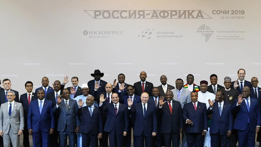 صورة تذكارية للرؤساء على هامش أعمال القمة الأفريقية - الروسية