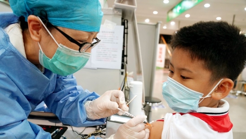 تطعيم الاطفال ضد فيروس كورونا في الصين