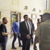 محامى «عز» أثناء تقديم أوراق الترشح أمس الأول