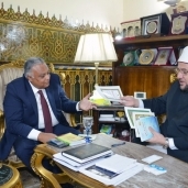 وزير الأوقاف خلال استقباله السفير المصري بالمغرب