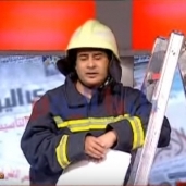 القرموطي بملابس رجال الإطفاء