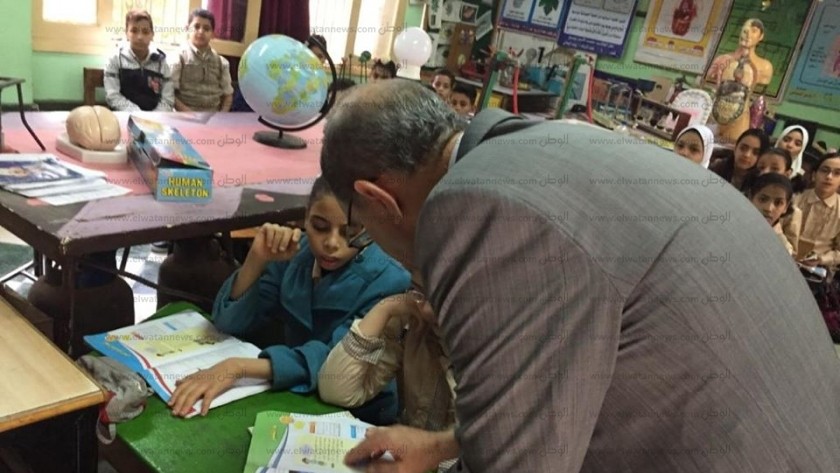 محافظ كفرالشيخ يفاجئ بزيارته مدرسة سعد زغلول الابتدائية