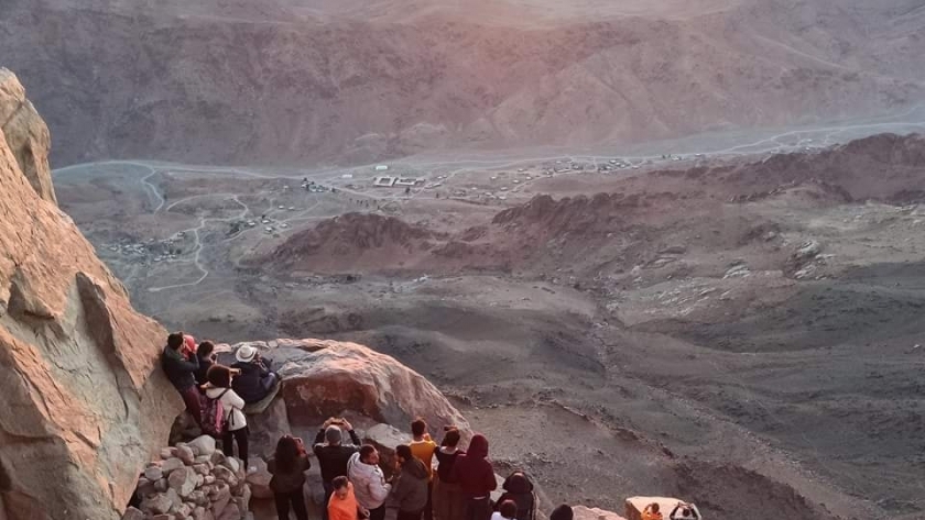 سياح فوق جبل موسى بسانت كاترين - أرشيفية