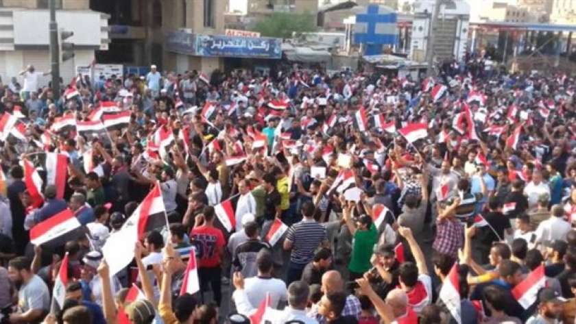 القصة الكاملة للتظاهرات العراقية.. من دعوة "الصدر" لتحذيرات أمريكا