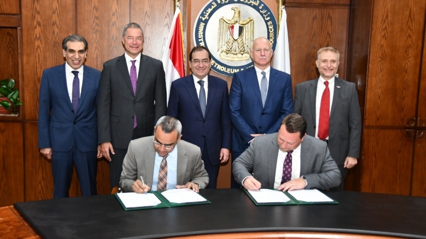 "الملا" يشهد توقيع اتفاقية مع شركة عالميةلتنمية قدرات الكوادر البشرية
