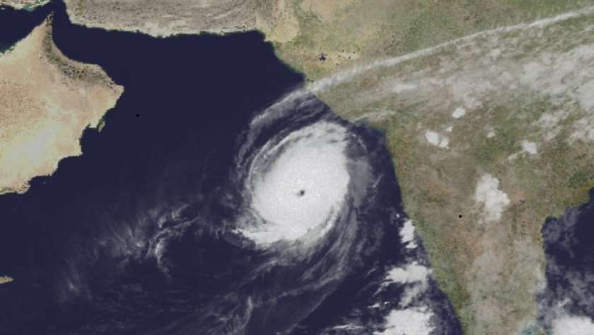 بالفيديو.. إعصار "ديميان" يضرب ساحل أستراليا