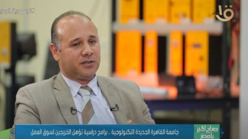 الدكتور علي حسن رئيس قسم الأطراف الصناعية والأجهزة التقويمية في جامعة القاهرة الجديدة التكنولوجية