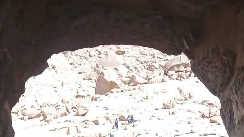 السياح بعد عودتهم من جبل موسي
