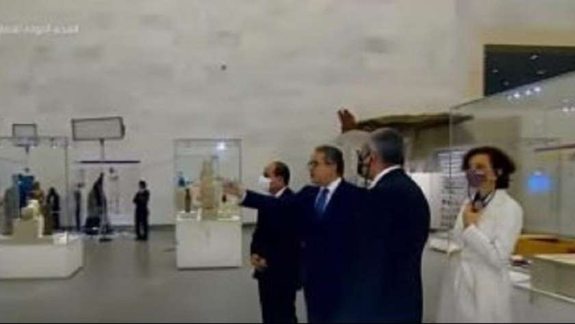مديرة منظمة اليونسكو مع الرئيس السيسي في متحف الحضارة