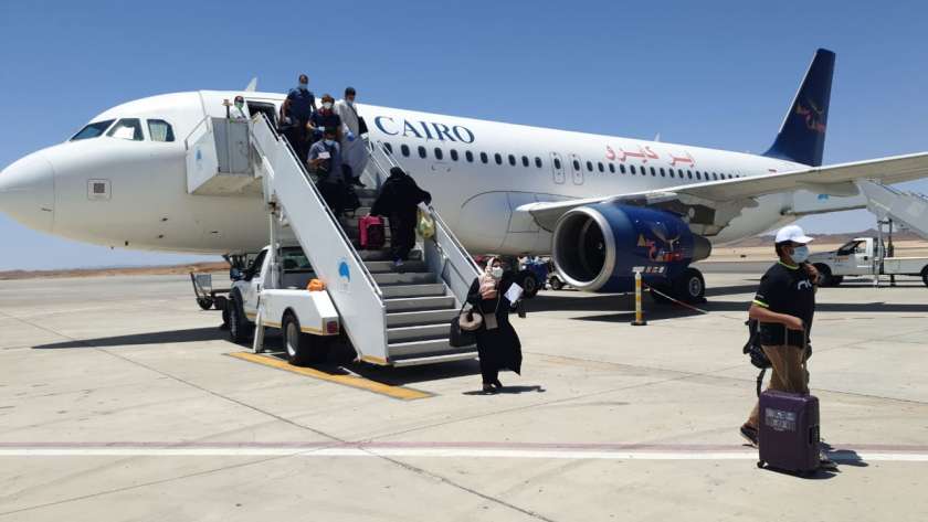 مطار مرسي علم يستقبل رحلة طيران قادمة من جدة