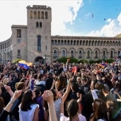 أرمينيا تحيي ذكرى "الإبادة" غداة استقالة رئيس حكومتها