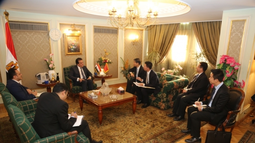 وزير التعليم العالي يستقبل سفير الصين بالقاهرة 