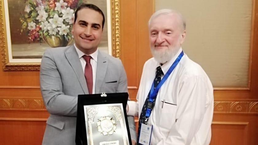 الدكتور "محمد العيسوى" بعلوم طنطا يحصل علي جائزة OBADA العالمية