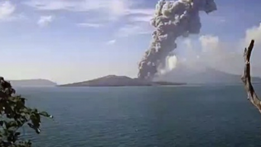 أنفجار بركان أناك كراكاتاو فى إندونيسيا