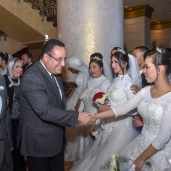 محافظ الإسكندرية يشهد حفل الزفاف الجماعي ل ١٠٠ عريس وعروس من الأيتام