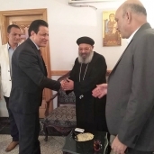 نائب محافظ القاهرة يهنئ قيادات الكنيسة