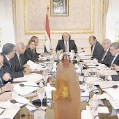 «إسماعيل» خلال اجتماعه باللجنة الوزارية الاقتصادية أمس