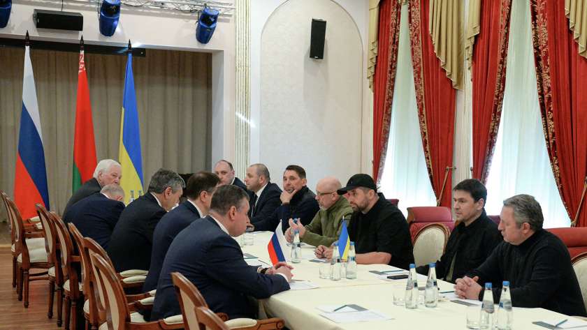 جانب من المفاوضات الروسية الأوكرانية
