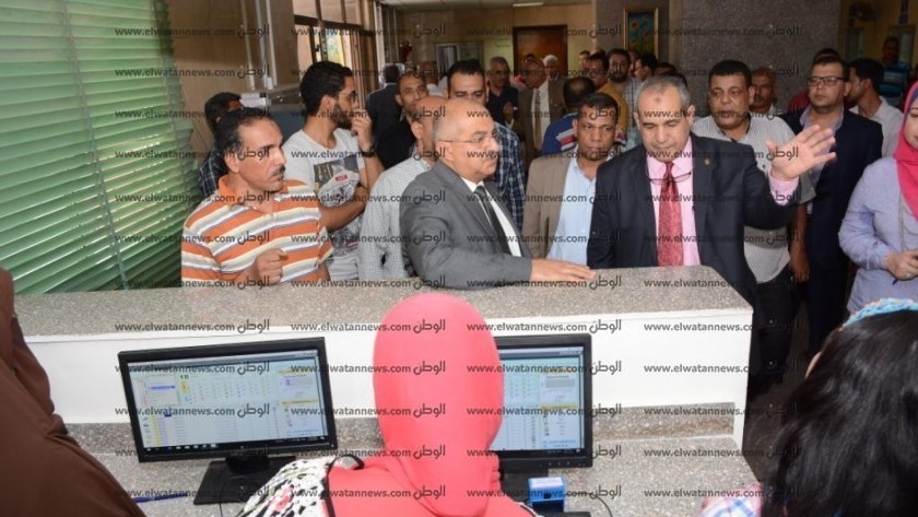 رئيس جامعة أسيوط يفاجئ معهد جنوب مصر للأورام لمتابعة سير العمل