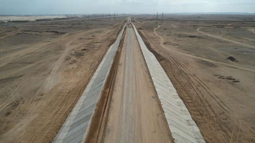 جسر المسار للقطار الكهربائي السريع بالخط الثاني