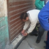 إغلاق وتشميع 55 محل وكافيتريا غير مرخصة خلال حملة مكبرة بمدينة أسيوط