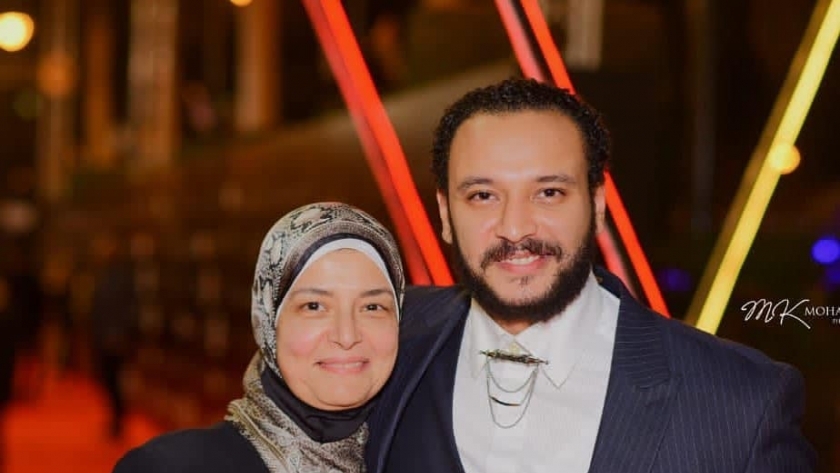 احمد ووالدته