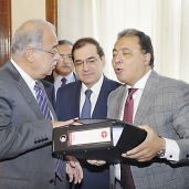 وزير الصحة يطلع «إسماعيل» على قرارات حل أزمة تسعير الدواء